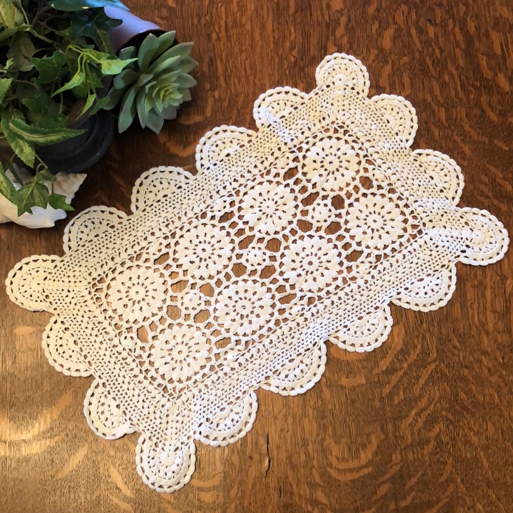 Vintage Doily-Cotton-16x10-EUC